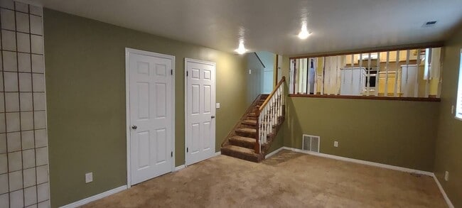 Building Photo - Great location Quaint Orem Home w 2 car ga...