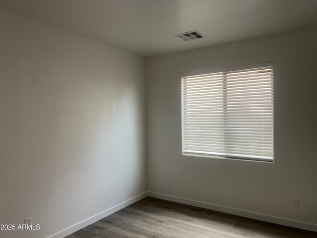 Building Photo - 3915 E Morelos St