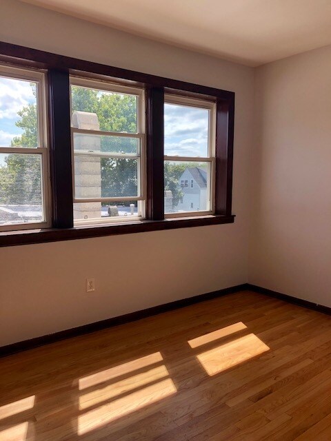 Building Photo - 2338 N Avers Ave