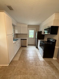 Building Photo - 9413 Split Rail Ln