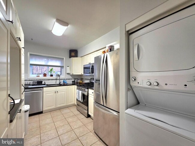 Building Photo - 2700 Dartmouth Rd