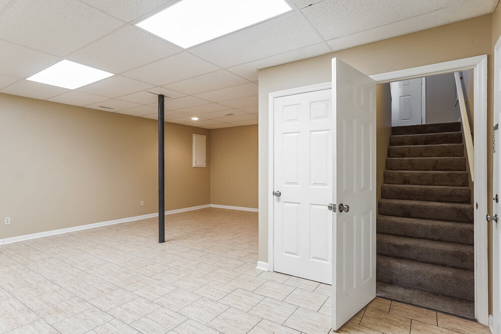 Building Photo - 5811 Willow Crest Dr