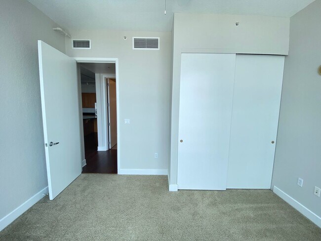 Building Photo - 2 Bedroom 2 Bath VUE Condo -- Application ...