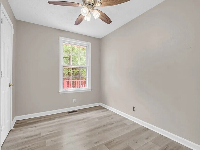 Building Photo - 101 Meadow Ln
