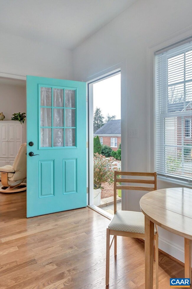 Building Photo - 207 Douglas Ave