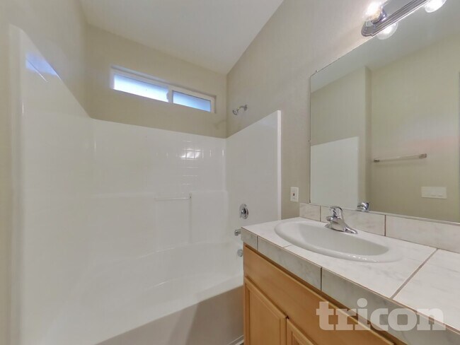 Building Photo - 733 Pino Ave