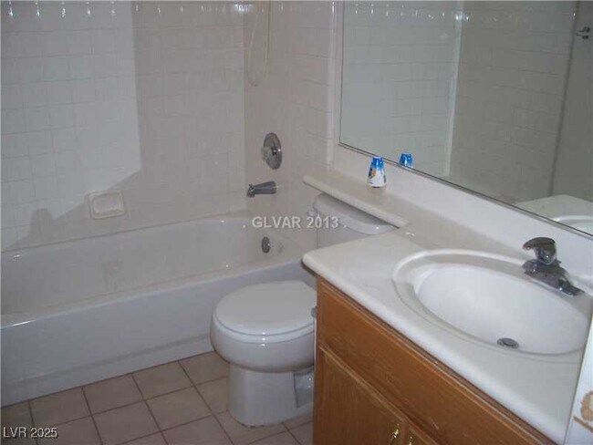 Building Photo - 1774 Silver Knoll Ave