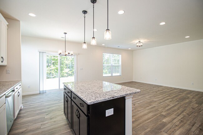 Building Photo - Great Wesley Chapel Location!