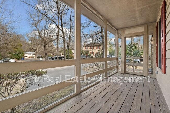 Building Photo - 205 W Poplar Ave