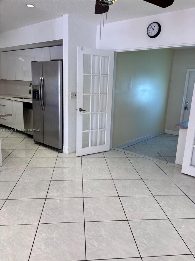 Building Photo - 839 S Highland Dr