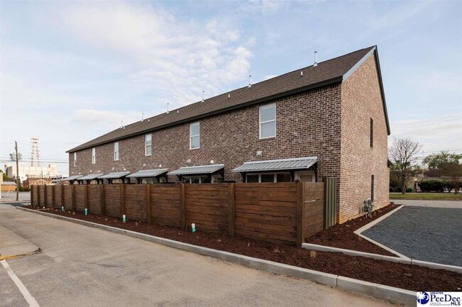 Building Photo - 501 W Cheves St