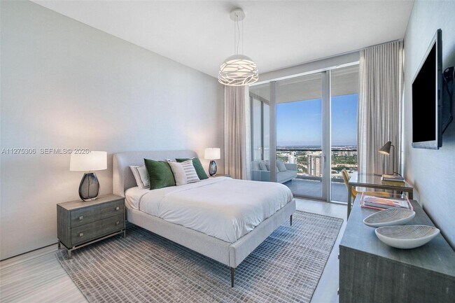 Building Photo - 18975 Collins Ave