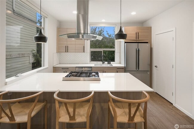 Building Photo - Modern 3-Bedroom Townhouse with Rooftop Deck & Parking | Seattle