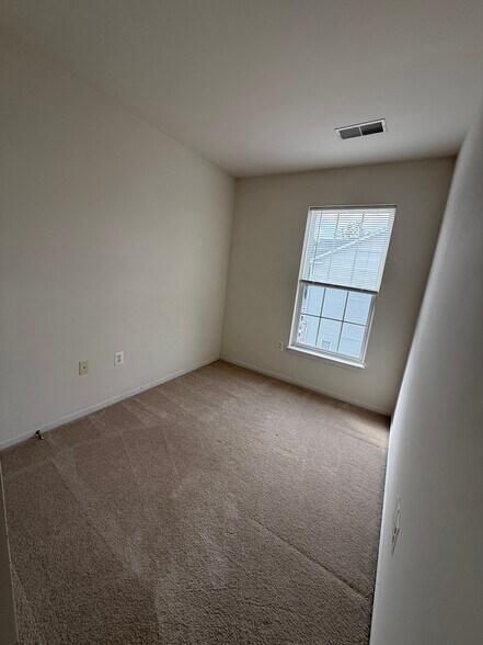 Building Photo - 5939 Kirkcaldy Ln