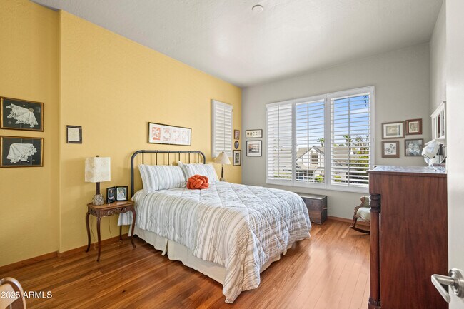 Building Photo - 17 W Vernon Ave