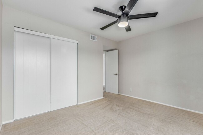 Building Photo - BEAUTIFUL AND SPACIOUS 1ST FLOOR MESA CONDO!