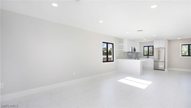 Building Photo - 9002 Somerset Ln