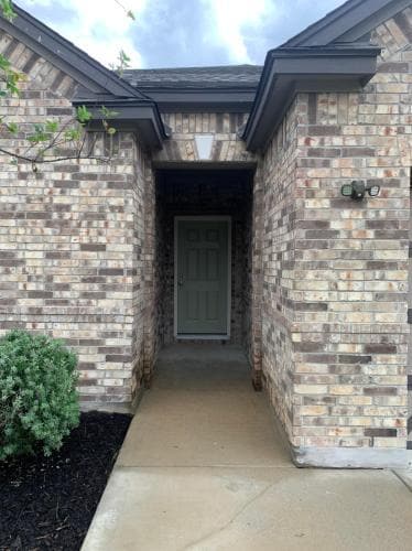 Building Photo - 1170 Lonesome Oak Drive