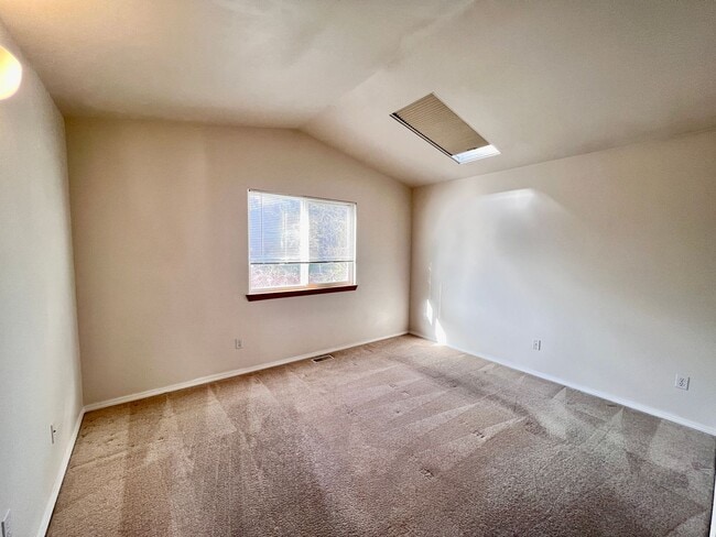 Building Photo - Privacy!