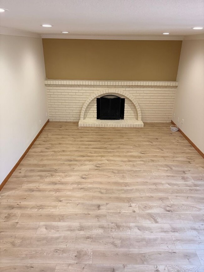 Building Photo - Upgraded 4 bed 2.5 bath home in San Jose. This is a must see!