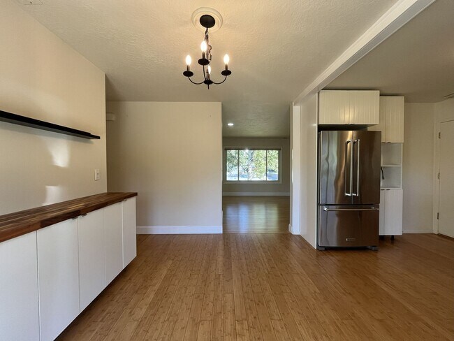 Building Photo - Light-Filled Home with Open Layout, Modern...