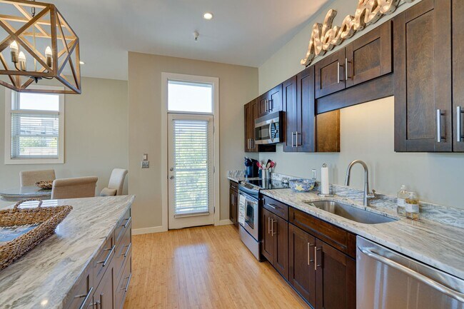 Building Photo - Stunning unfurnished 3BR/2.5BA Condo in Pr...
