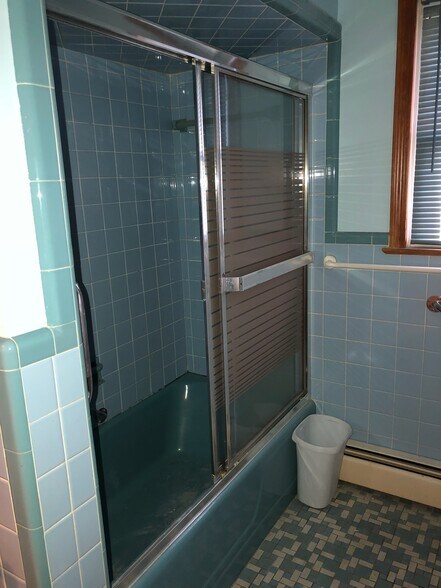 Building Photo - 1048 Hillwell Rd