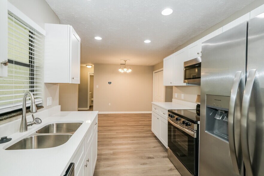 Building Photo - 22853 Fern Ct
