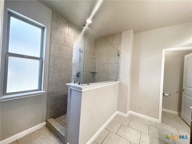 Building Photo - 2932 Morlanga St