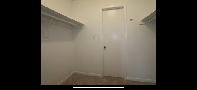 Building Photo - 619 Sandalwood Dr