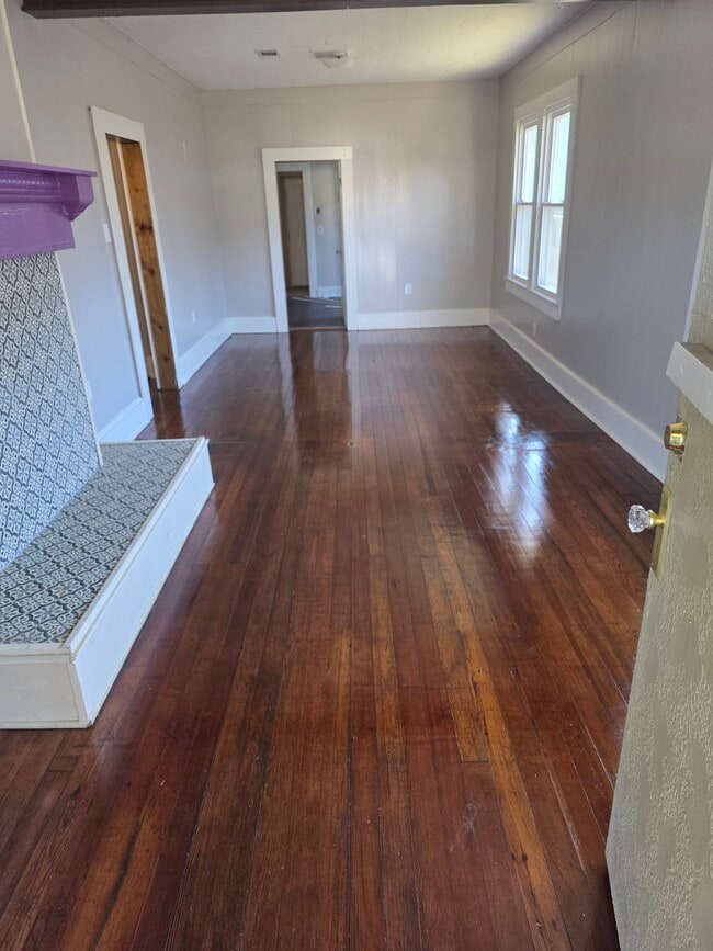 Building Photo - 3042 Main St