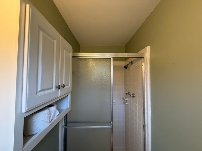 Building Photo - 9 Hardwick Dr