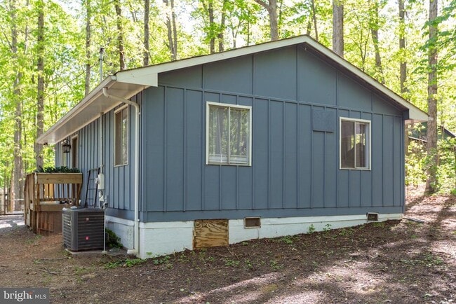 Building Photo - 303 Wilderness Dr