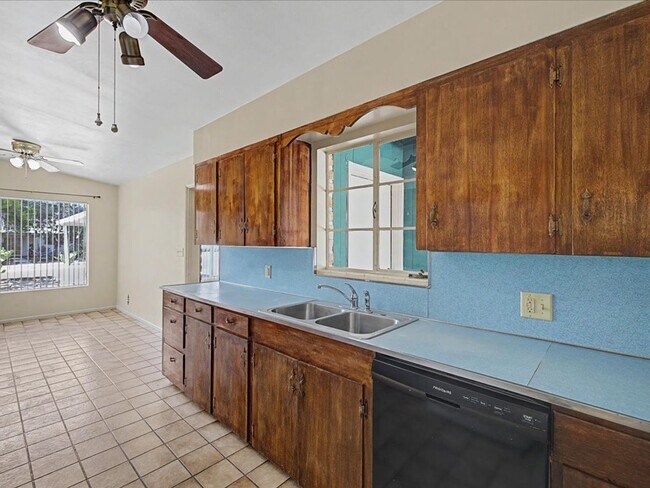 Building Photo - Charming 3-Bedroom Home with Spacious Yard & Versatile Storage!