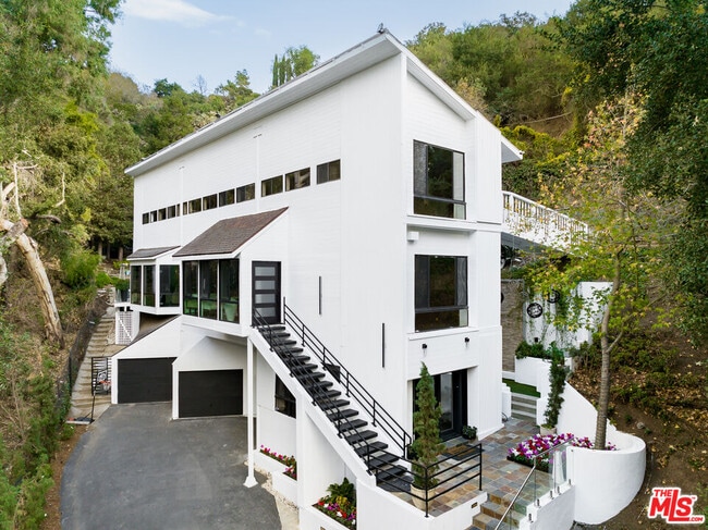 Building Photo - 2350 Benedict Canyon Drive