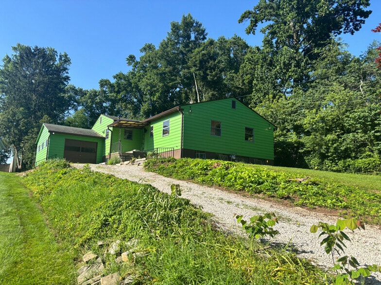 Building Photo - 2514 E 5th St