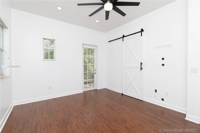 Building Photo - 14711 SW 5th St  1-47 Pembroke Pines Fl 33027