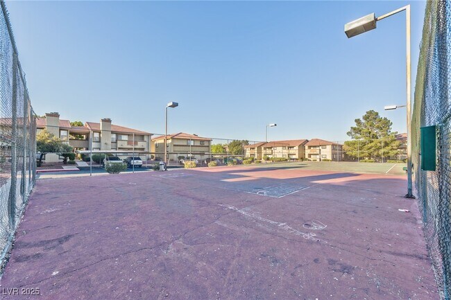 Building Photo - 7200 W Pirates Cove Rd