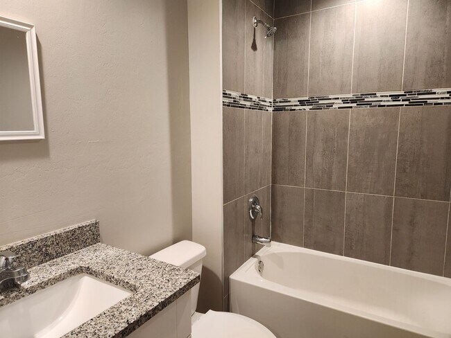 Building Photo - 5012 Dolphin Ct
