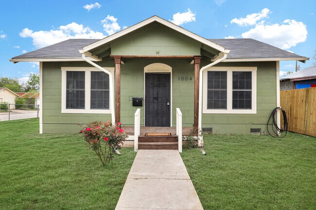 Primary Photo - 1004 Edison Dr