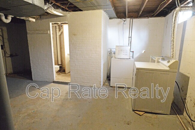 Building Photo - 216 Cherrington Rd