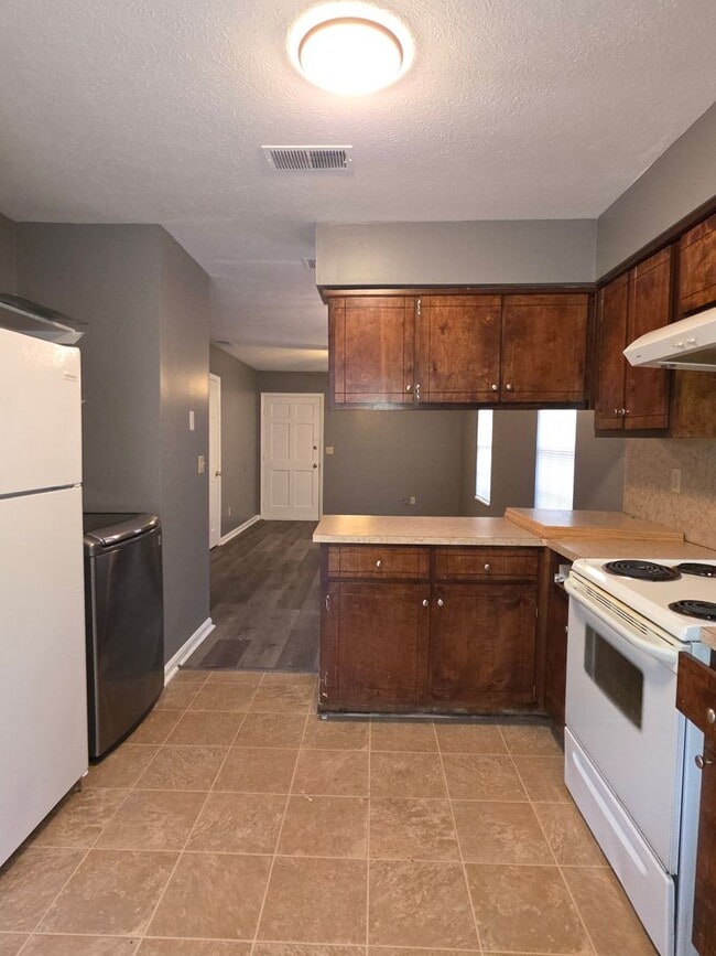 Building Photo - Kings Mountain