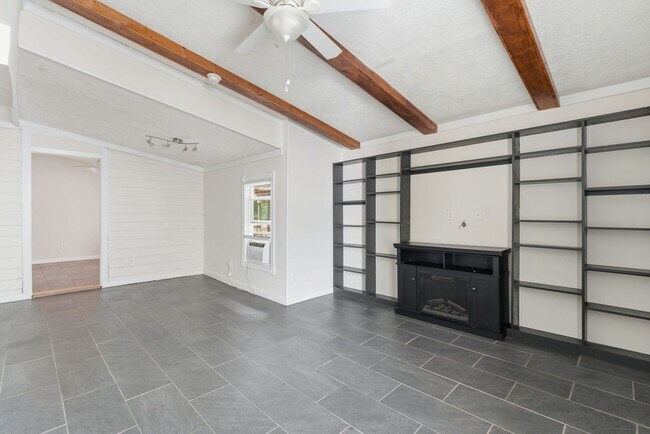 Building Photo - Covenient location in Fox Ridge subdivisio...