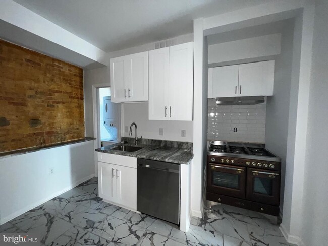 Primary Photo - 815 N Calhoun St