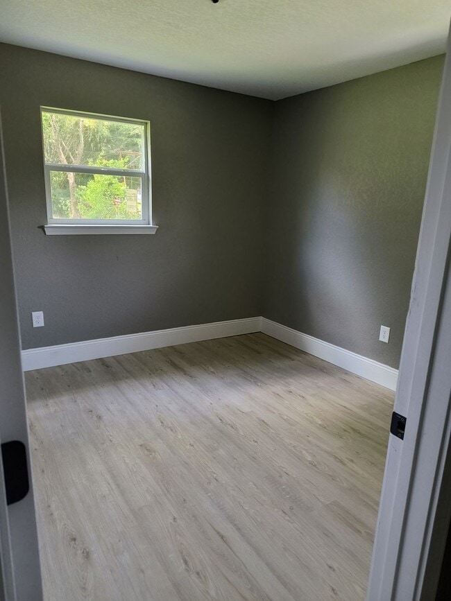 Building Photo - 2 bedroom 1 bath House for rent