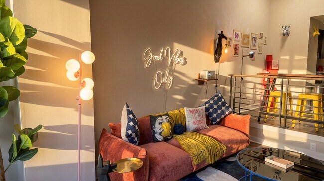 Building Photo - 1715 8th St NW