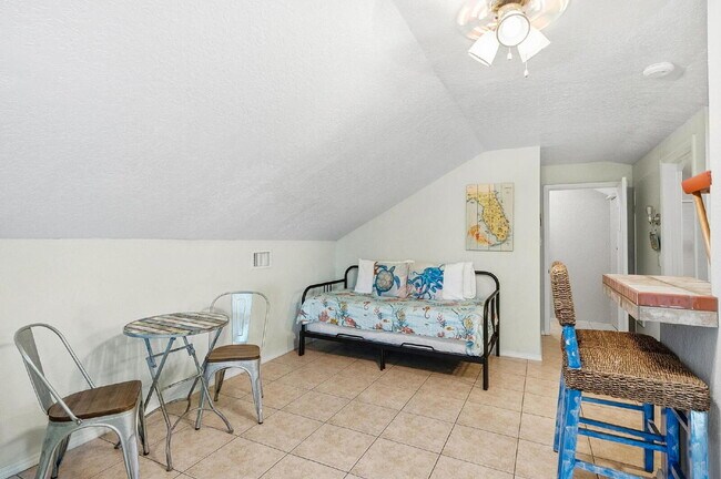 Building Photo - "Cozy & Efficient 1-Bedroom Retreat Steps from Flagler Beach!"