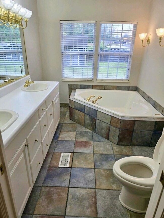 Building Photo - Charming ranch style home