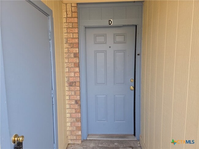 Building Photo - 904 Ticonderoga Dr