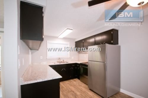 Building Photo - Riverview Condominiums
